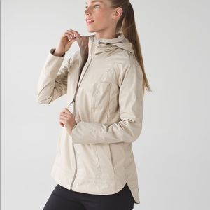 BNWOT Lululemon Fo Drizzle Rain Jacket in Cashew colour